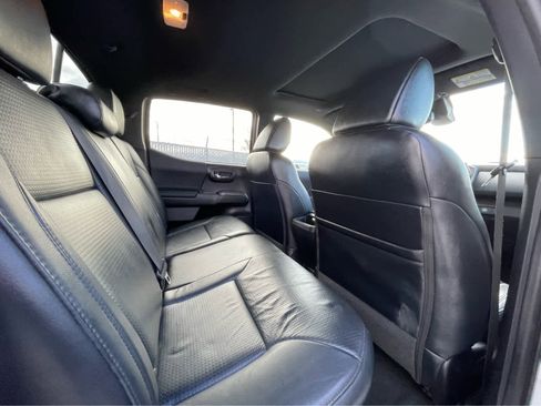 Used 2019 Toyota Tacoma TRD Sport image 26