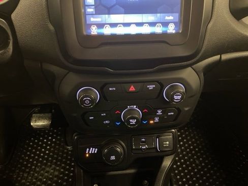 Used 2018 Jeep Renegade Altitude image 16