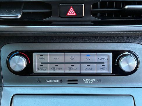 Used 2023 Hyundai Kona SE w/ Cargo Package image 4