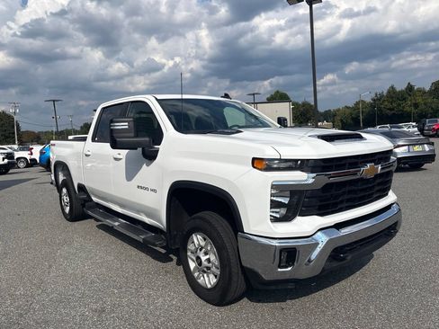 Used 2025 Chevrolet Silverado 2500 LT w/ Convenience Package AWD/4WD image 8