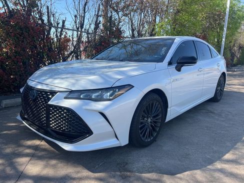 Used 2019 Toyota Avalon XSE image 1