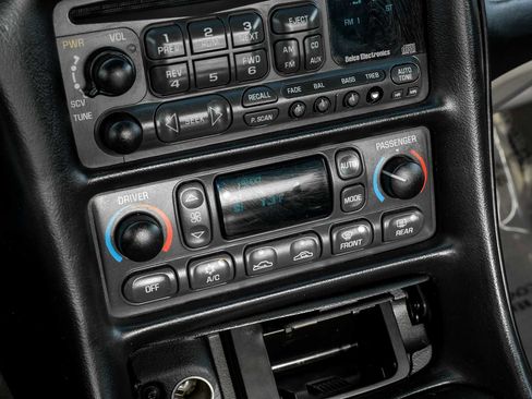 Used 2000 Chevrolet Corvette w/ Memory Pkg image 23