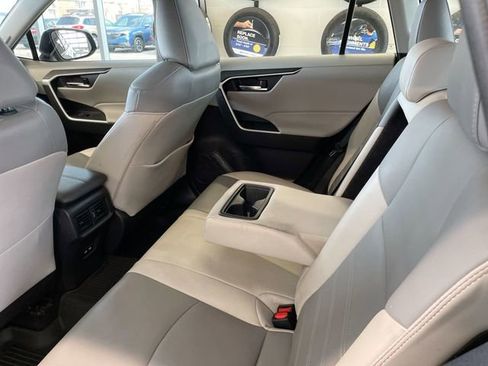 Used 2021 Toyota RAV4 XLE Premium image 14