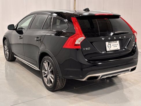 Used 2016 Volvo V60 T5 Cross Country w/ Convenience Package image 8
