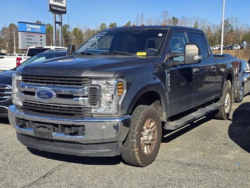 Used 2019 Ford F250 XLT image 2