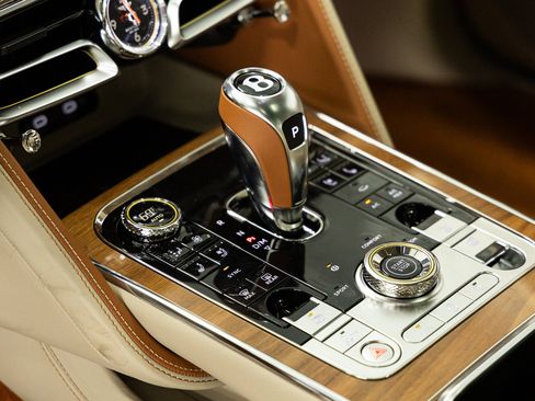 Used 2026 Bentley Flying Spur V8 AWD/4WD image 34