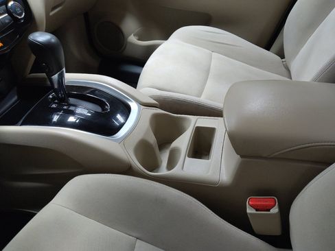 Used 2016 Nissan Rogue SV image 26