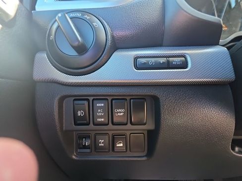 Used 2018 Nissan Titan PRO-4X AWD/4WD image 23