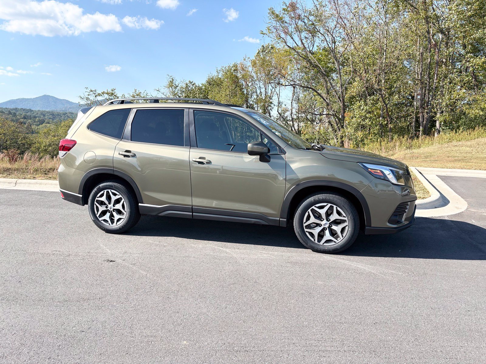 Certified 2024 Subaru Forester Premium AWD/4WD image 7