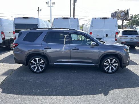 Used 2025 Honda Pilot Touring image 11