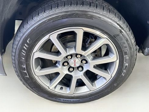 Used 2022 GMC Canyon Denali RWD image 38