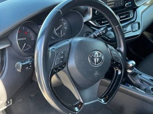 Used 2019 Toyota C-HR XLE FWD image 13