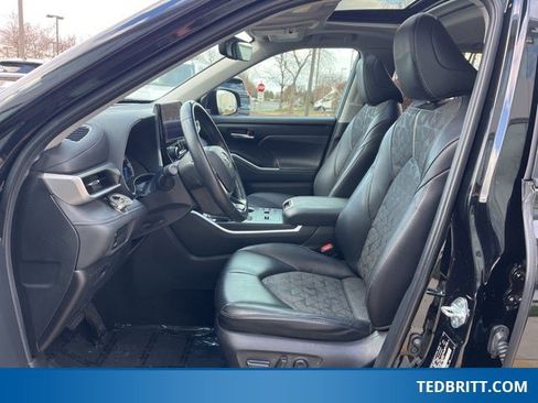 Used 2024 Toyota Highlander XLE image 23