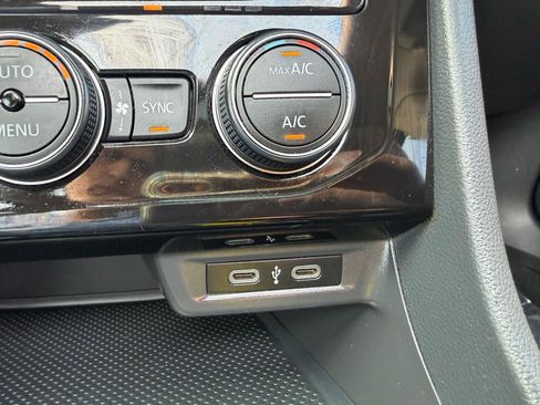 Used 2021 Volkswagen Jetta SE FWD image 19