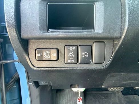 Used 2019 Toyota Tacoma TRD Sport AWD/4WD image 6