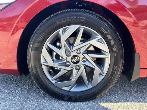 Used 2024 Hyundai Elantra SEL image 32