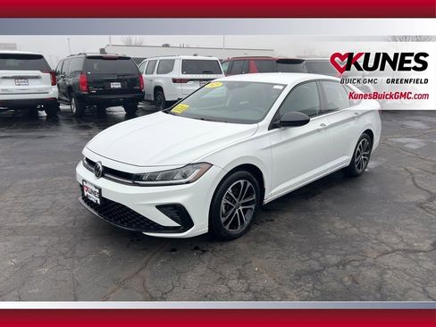 Used 2025 Volkswagen Jetta Sport image 12