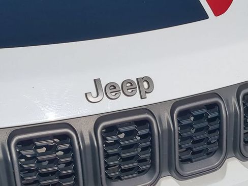 Used 2025 Jeep Compass Trailhawk AWD/4WD image 11