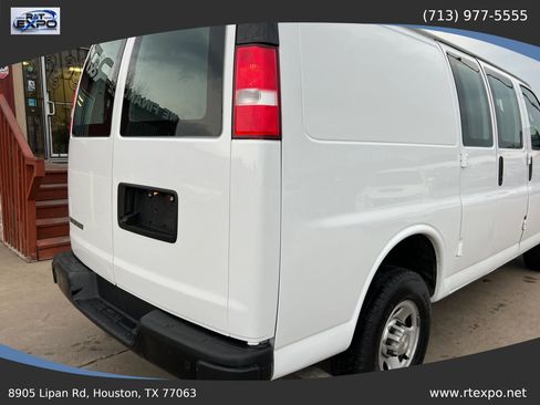 Used 2021 Chevrolet Express 2500 w/ Driver Convenience Package RWD image 19