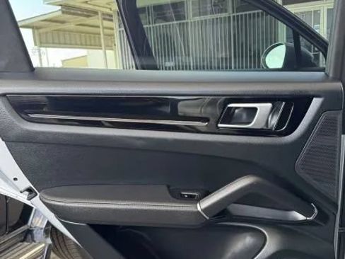 Used 2019 Porsche Cayenne AWD/4WD image 22
