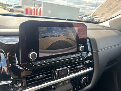 Used 2025 Nissan Pathfinder SV FWD image 14