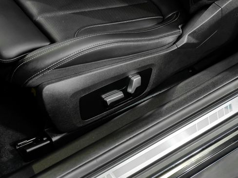 Used 2023 BMW 230i Coupe w/ M Sport Package RWD image 32