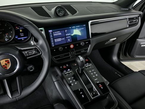 New 2026 Porsche Macan image 13