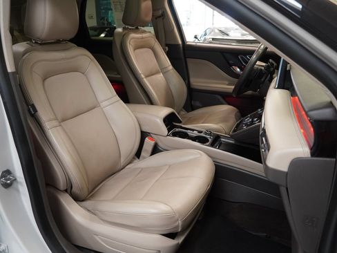 Used 2021 Lincoln Corsair AWD w/ Premium Package image 35