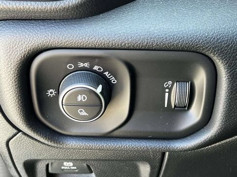 Used 2023 RAM 1500 Big Horn AWD/4WD image 18
