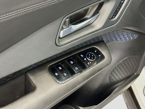 Used 2024 Nissan Ariya AWD image 15