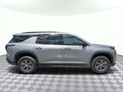 Used 2026 Chevrolet Traverse LT AWD/4WD image 3