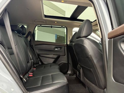 Used 2023 Nissan Rogue SL w/ SL Premium Package image 14