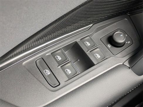 New 2026 Volkswagen Tiguan SE R-Line image 27