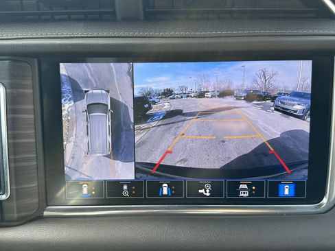 Used 2021 GMC Yukon Denali w/ Denali Premium Package image 27