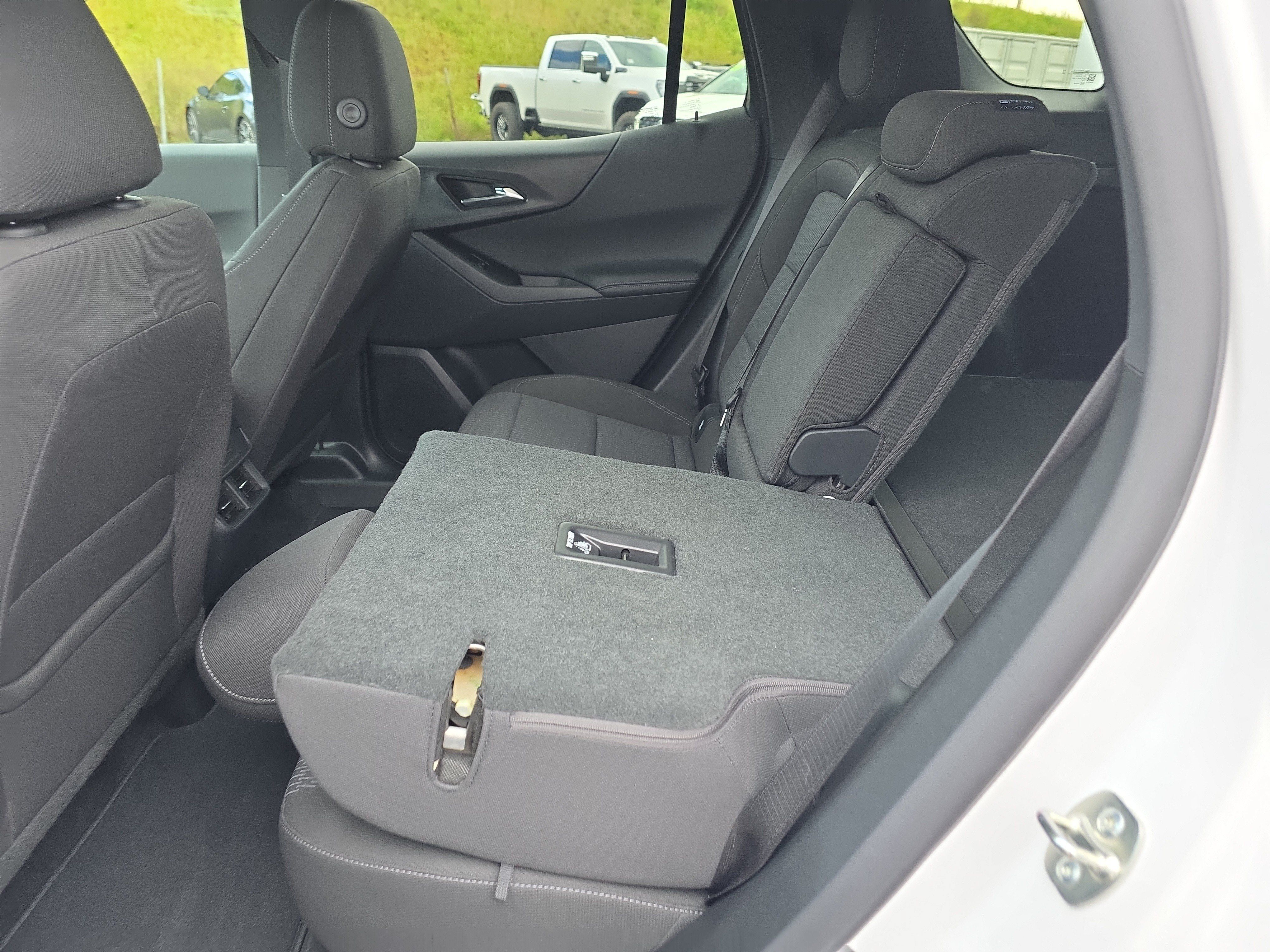 Used 2026 Chevrolet Equinox LT AWD/4WD image 14