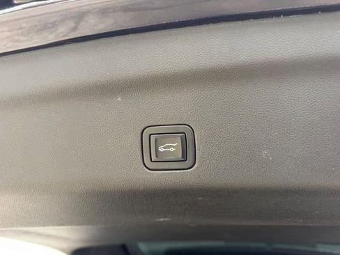 Used 2022 Chevrolet Suburban Premier AWD/4WD image 5