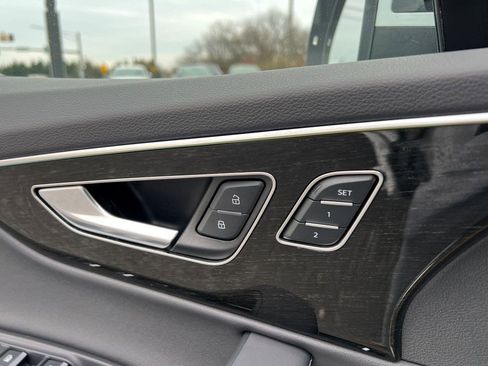 Used 2025 Audi Q7 3.0T Prestige w/ Prestige Package image 37