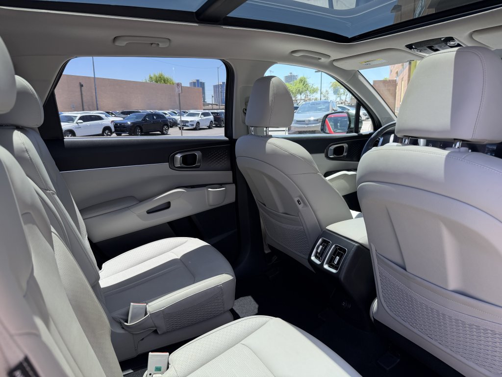 Used 2025 Kia Sorento EX w/ EX Panoramic Sunroof Package FWD image 38