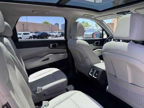 Used 2025 Kia Sorento EX w/ EX Panoramic Sunroof Package FWD image 38