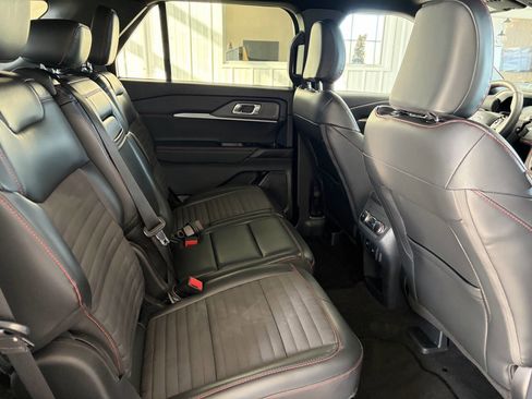 Used 2025 Ford Explorer ST-Line w/ ST-Line Street Pack image 33