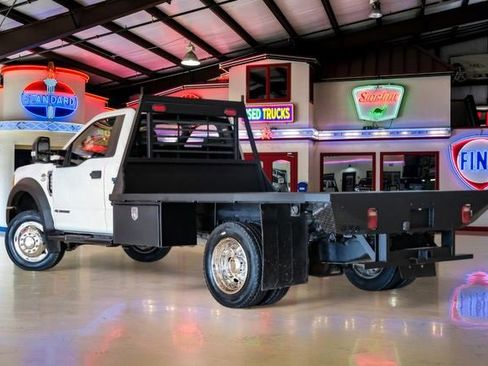 Used 2018 Ford F550 2WD Regular Cab Super Duty image 4