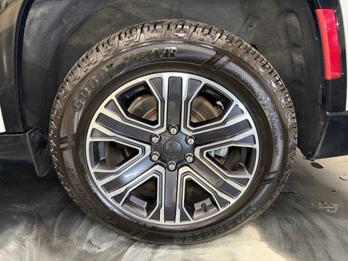 Used 2024 Jeep Wagoneer L Series II w/ Flexible Seating Group image 24