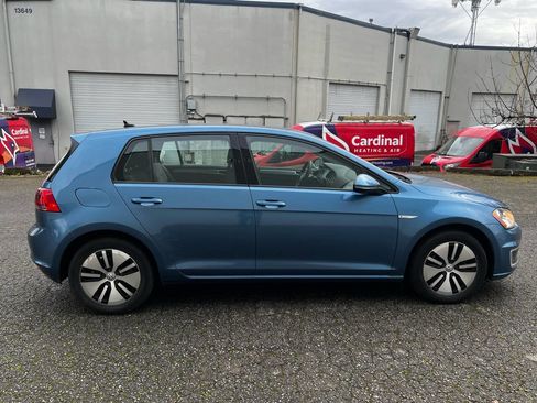 Used 2016 Volkswagen e-Golf SE w/ DC Fast Charging Package image 6