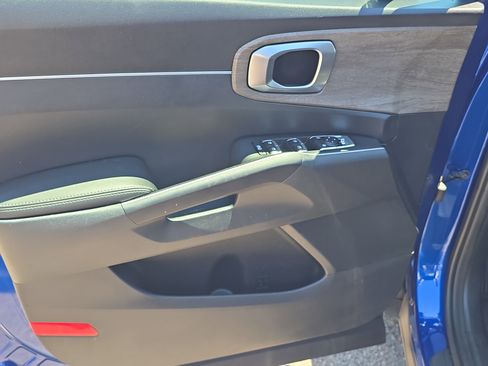 Certified 2023 Kia Sorento EX w/ Panoramic Sunroof Package FWD image 19