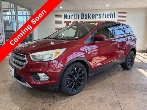 Used 2017 Ford Escape SE FWD image 1