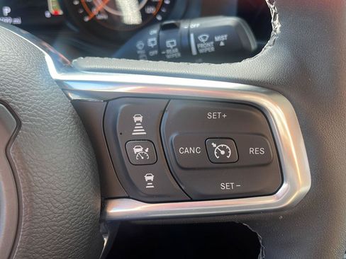 Used 2025 Jeep Wrangler Unlimited Sahara w/ Safety Group AWD/4WD image 16