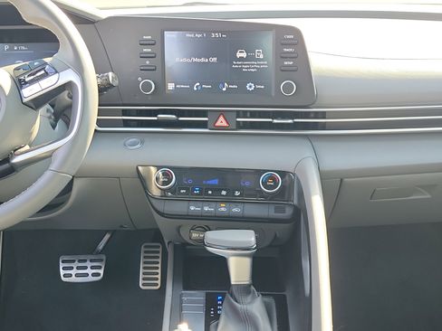 Used 2025 Hyundai Elantra Sport FWD image 19