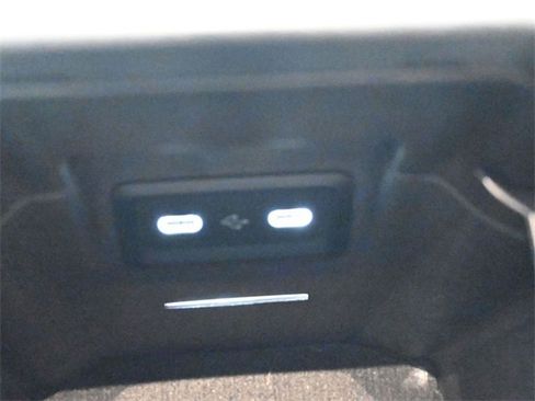 Used 2024 Mercedes-Benz GLC 300 image 9