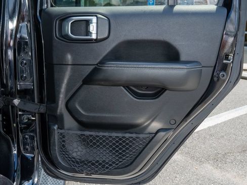 Used 2020 Jeep Wrangler Unlimited Sahara AWD/4WD image 12