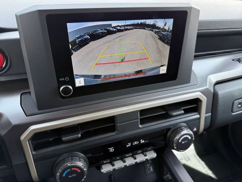 Used 2025 Toyota Tacoma TRD Off-Road image 17